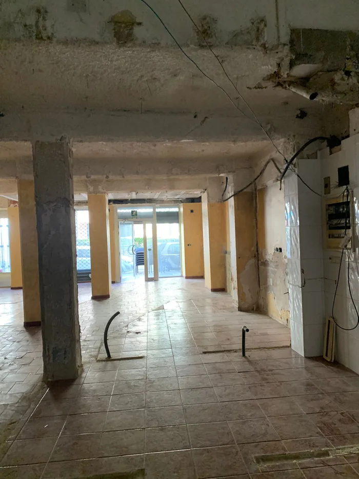 Local comercial antes de la reforma integral en Valencia